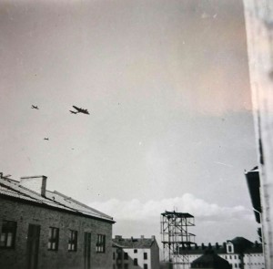 B-17 with Swedish fighters over Malmö 